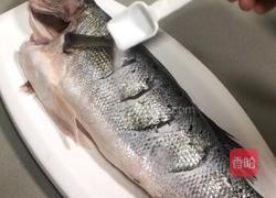 清蒸鲈鱼的做法图解1