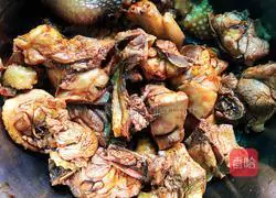 Illustration of how to make abalone braised chicken 4