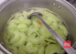 黄瓜鸡蛋汤（翡翠金镶玉）的做法图解1