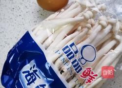 海鲜菇蛋花汤的做法图解1
