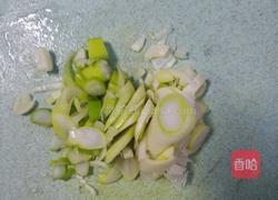 海鲜菇蛋花汤的做法图解3