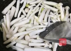 海鲜菇蛋花汤的做法图解5