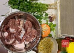 酸奶沙拉配猪扒的做法图解1