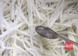 小黄鱼萝卜丝汤的做法图解3