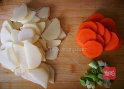 土豆片炖海带的做法图解3