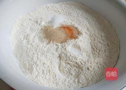 新文美食 猪肉白色香菇包子的做法图解1