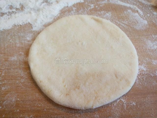 擀成面皮。