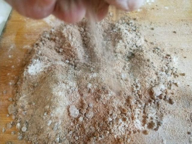 加入适量干面粉。