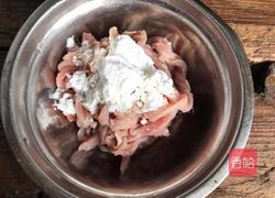 白玉菇辣炒肉丝的做法图解1