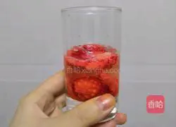 Internet celebrity strawberry Yakult recipe illustration 2