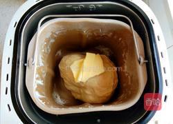 豆沙面包的做法图解2