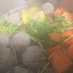 胡萝卜玉米肉丸汤的做法[图]