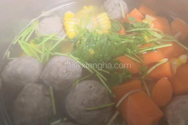 胡萝卜玉米肉丸汤