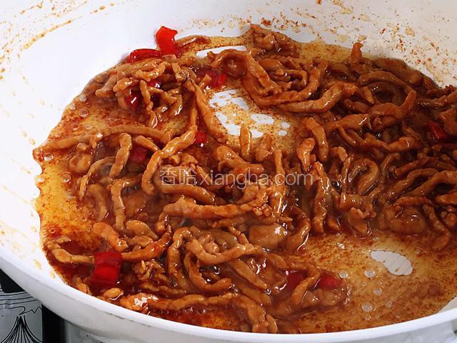 使肉丝呈现出这种诱人的红色