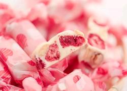 草莓牛轧糖