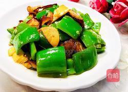 酱肉炒灯椒的做法图解1