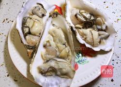 蒜蓉粉丝蒸生蚝的做法图解1