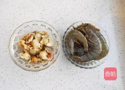 蒜蓉蒸扇贝粉丝虾的做法图解2