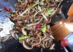 三椒炒猪耳的做法图解8