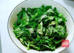 粉蒸芹菜叶的做法图解2