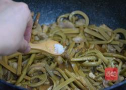蕨菜炒肉的做法图解7