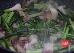 香芹蒜苗炒肉的做法图解3
