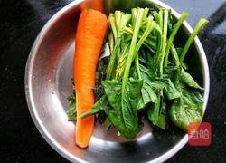 炝拌菠菜胡萝卜的做法图解1