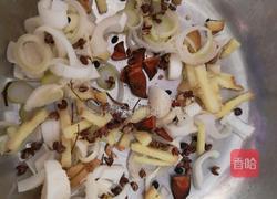 微波炉版五香花生米的做法图解1
