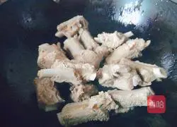 Illustration of how to cook ribs and stewed potatoes 5