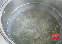 金针菇紫菜汤的做法图解1