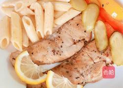 香煎黑椒三文鱼/沙拉通心粉的做法图解11