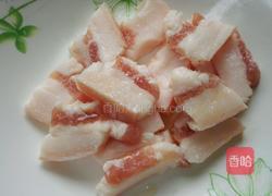 大白菜炒肉的做法图解1