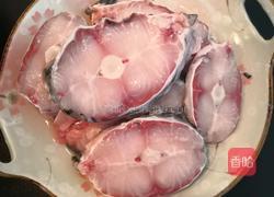 红烧草鱼块的做法图解1