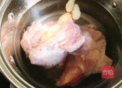 筒子骨萝卜汤的做法图解2