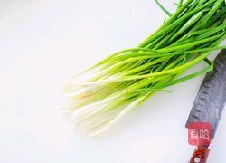 葱焖鲫鱼的做法图解1