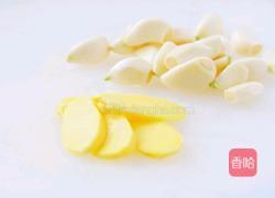 葱焖鲫鱼的做法图解2