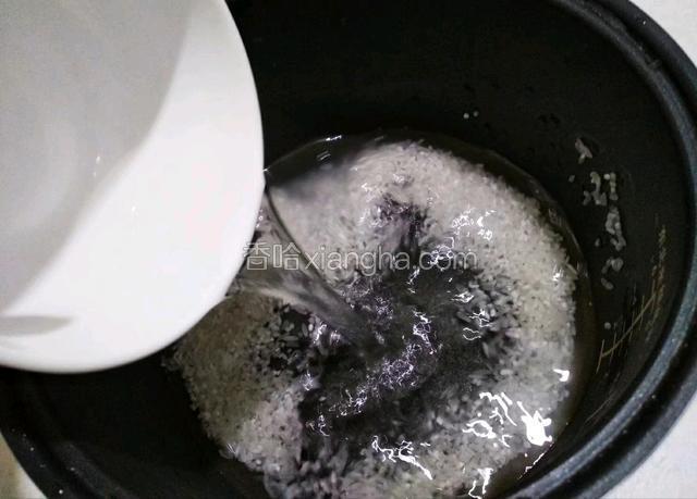 注入适量的清水