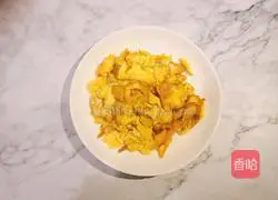 Illustration of how to make scrambled eggs with chives 4