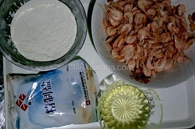 准备食材，小海虾洗净控干水分