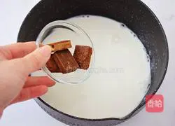 Illustration of how to mix brown sugar and ginger with milk 6
