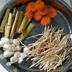 竹蔗茅根马蹄胡萝卜水的做法[图]