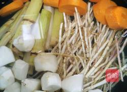 竹蔗茅根马蹄胡萝卜水的做法图解2