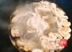 白蘑菇炒肉的做法图解4
