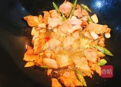 白蘑菇炒肉的做法图解7