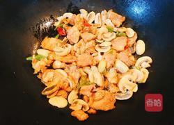 白蘑菇炒肉的做法图解8