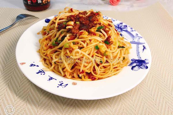 下午茶（牛肉酱拌面）