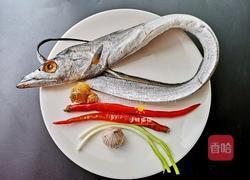 酸辣香酥带鱼的做法图解1