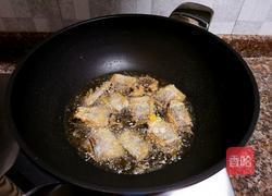 酸辣香酥带鱼的做法图解6