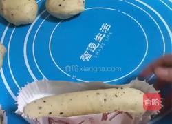  黑芝麻肠仔包的做法图解8