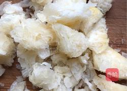 银耳红枣枸杞养颜汤的做法图解2